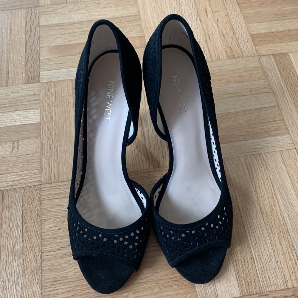 Nine West black cutout leather heels - Picture 2 of 6